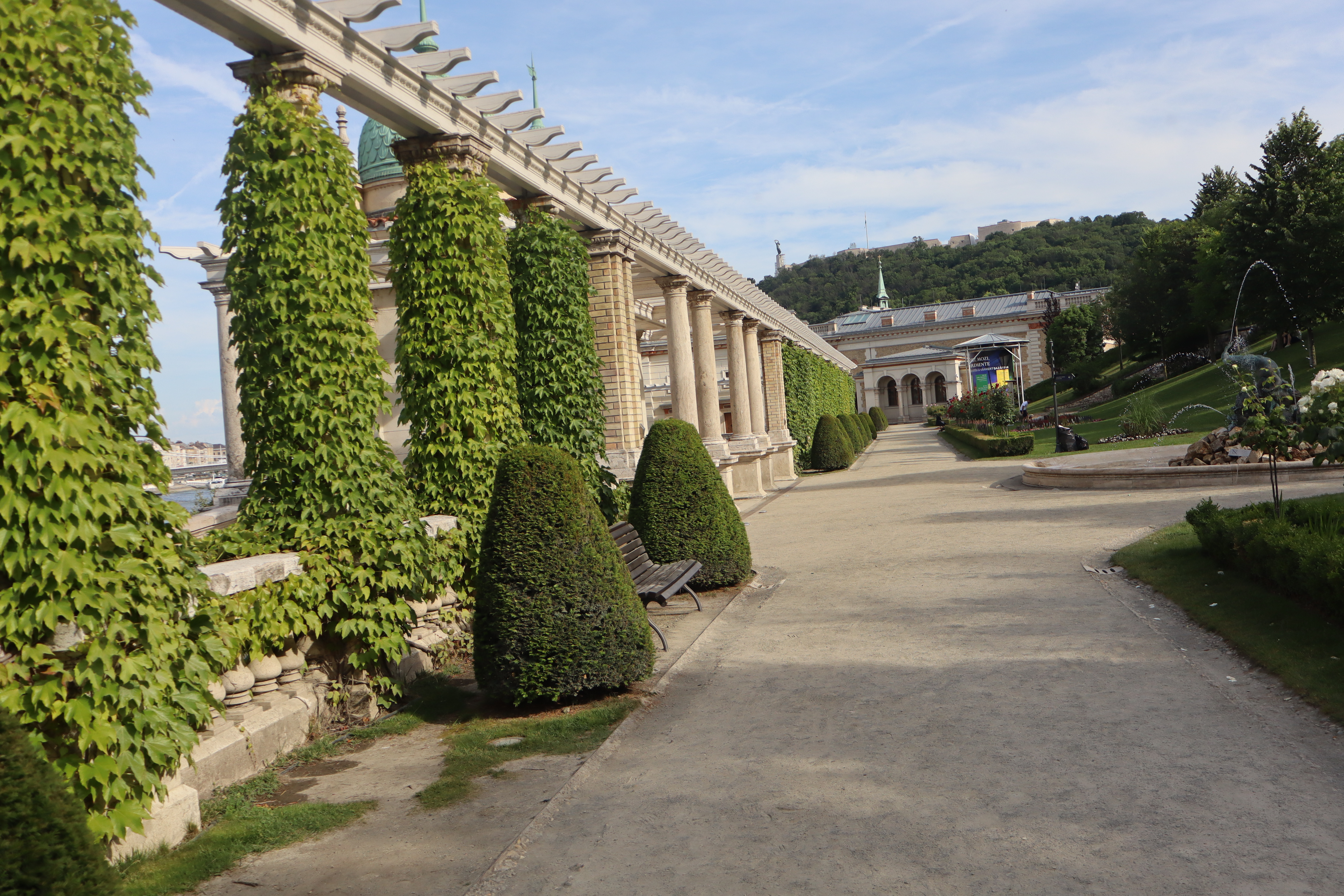 A picture illustrating Budapest