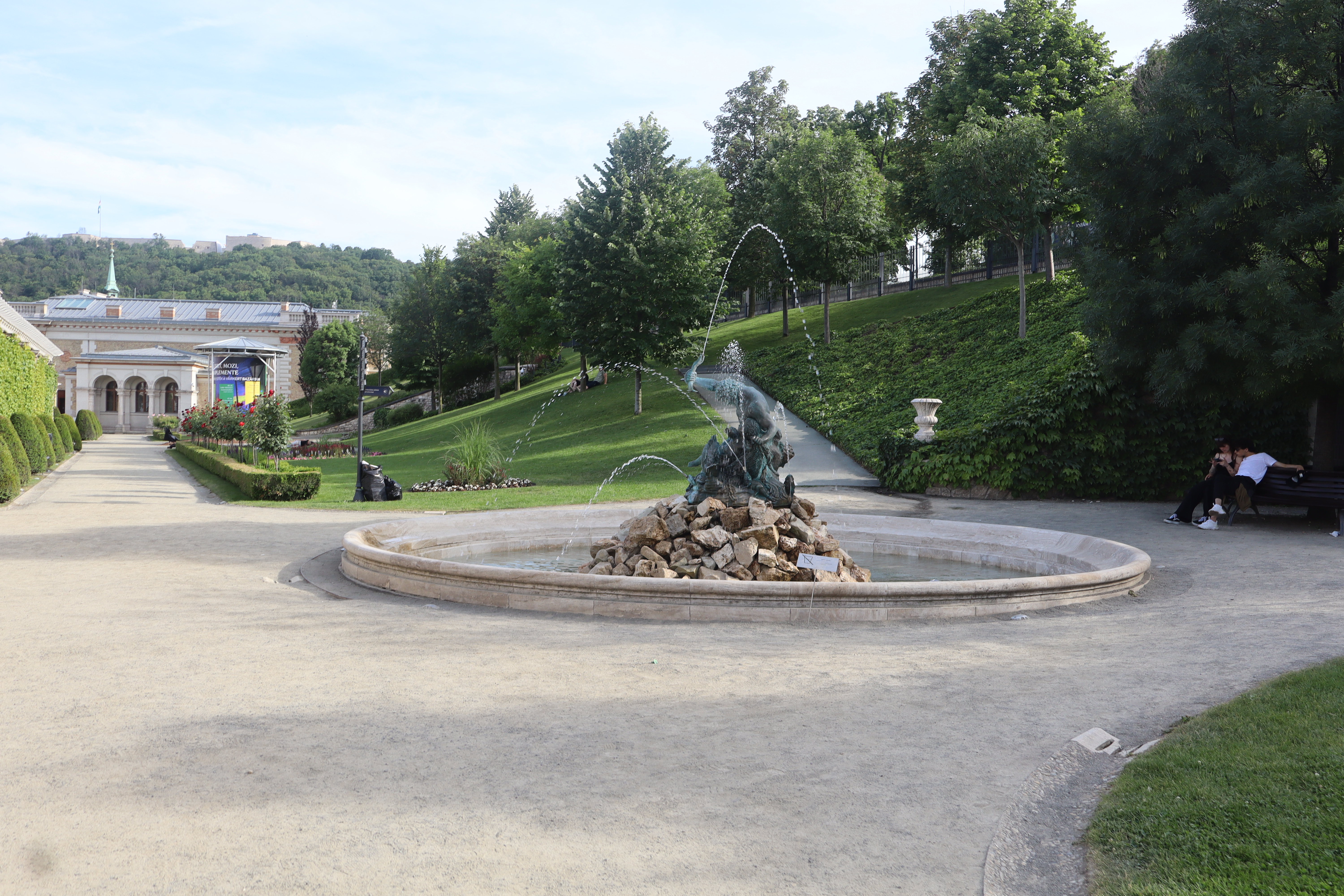 A picture illustrating Budapest